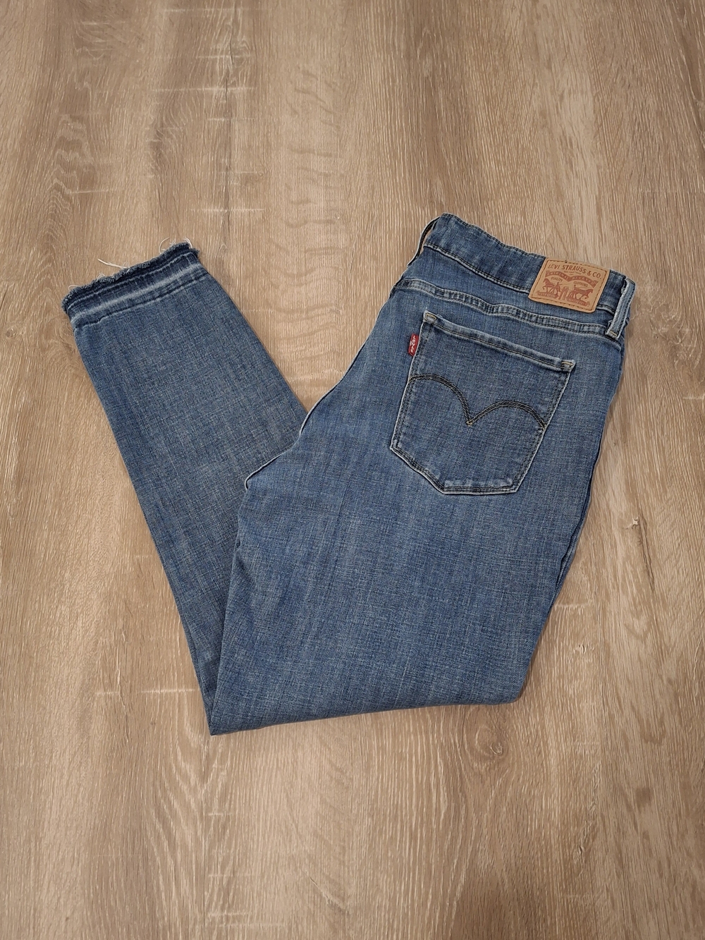Levi's 711 Skinny Distressed Hem Jeans Women's 32 Medium Blue *350*